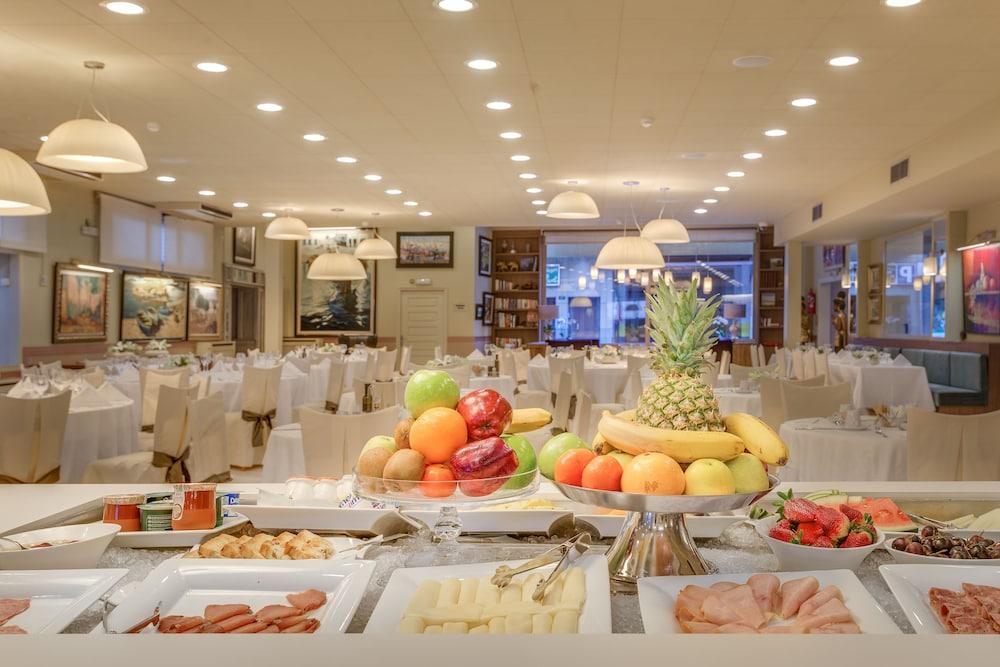 Hotel Pirineos Figueres By Pierre & Vacances Exterior photo
