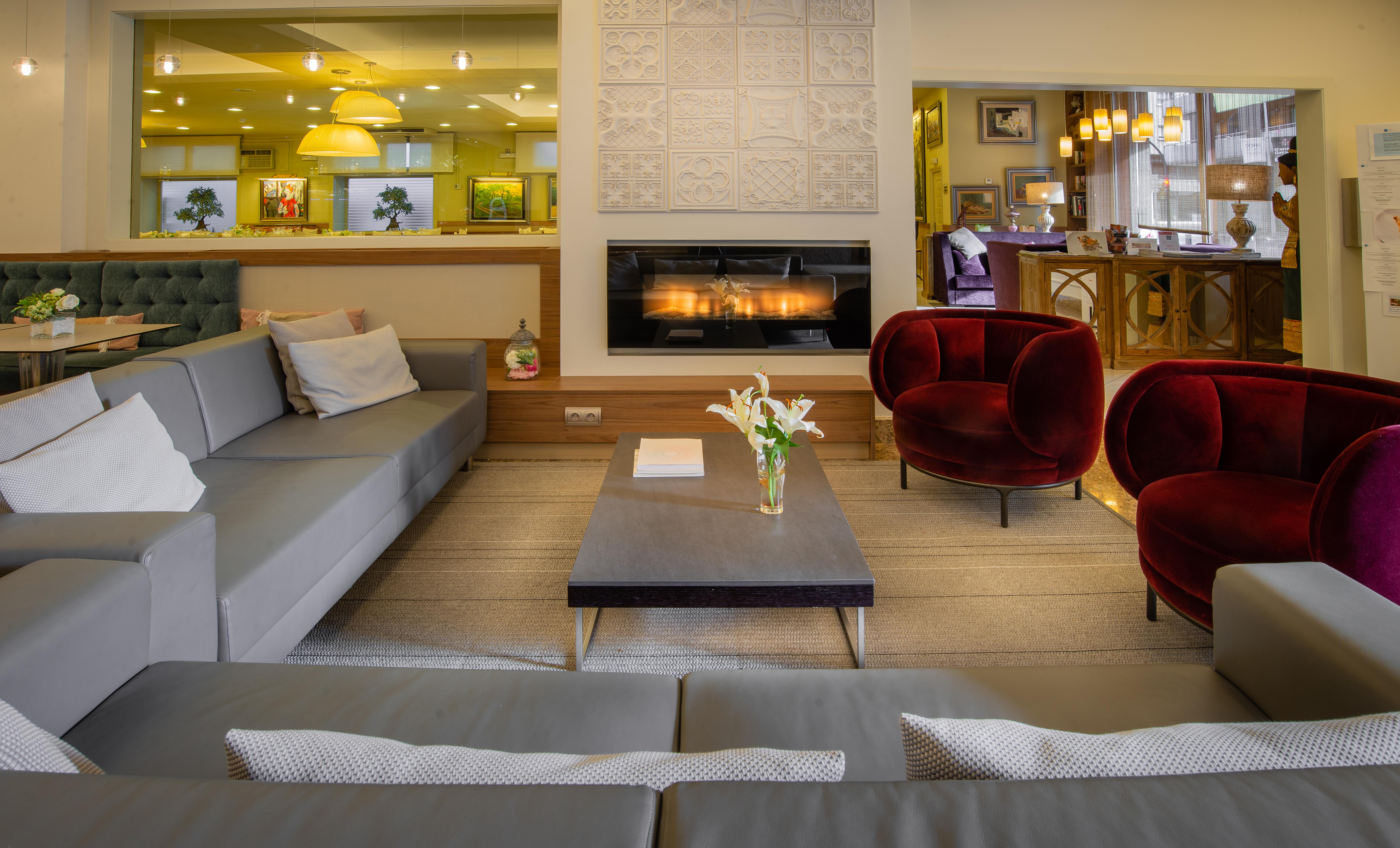 Hotel Pirineos Figueres By Pierre & Vacances Exterior photo