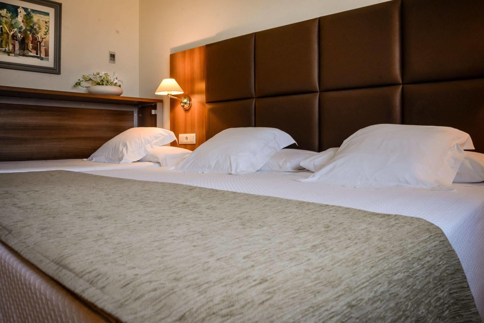 Hotel Pirineos Figueres By Pierre & Vacances Exterior photo